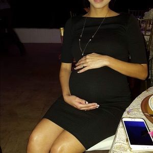 A pea in the pod black spandex maternity dress